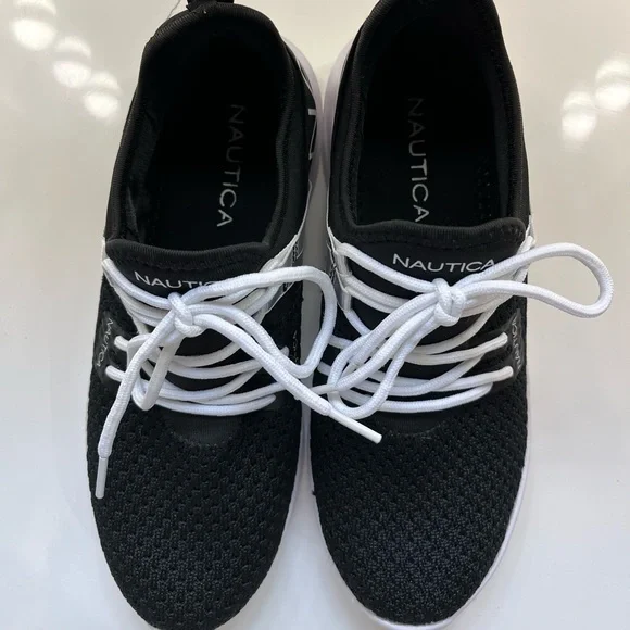 Nautica Women Sneaker Lace-Up Jogger Running Shoe, Black & White Silver, 7.5 - Picture 9 of 10